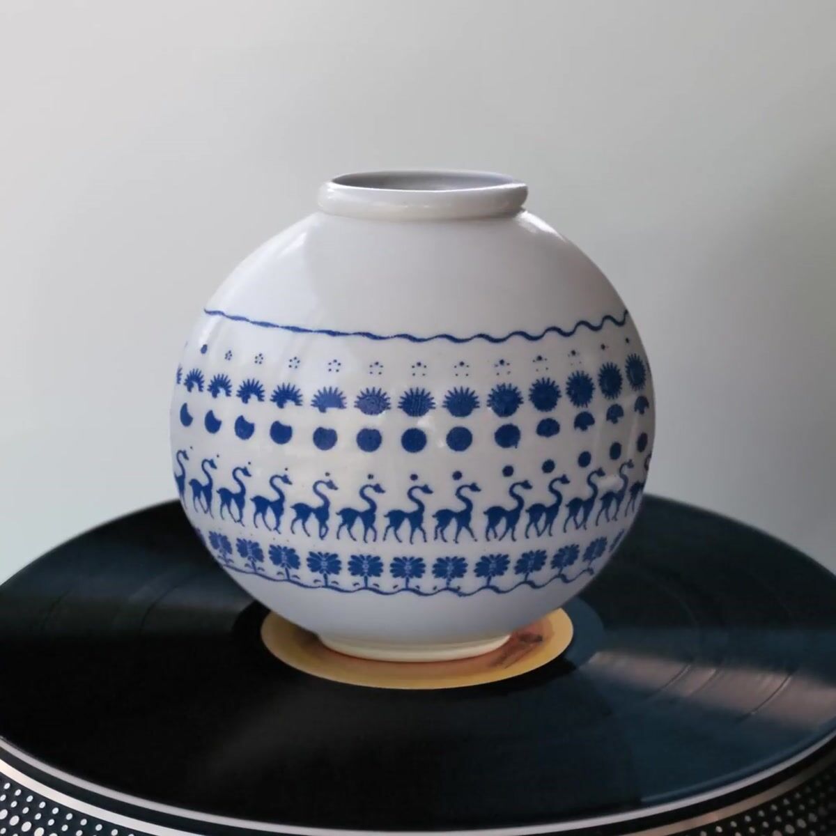 Caravan Zoetrope Moon Pot